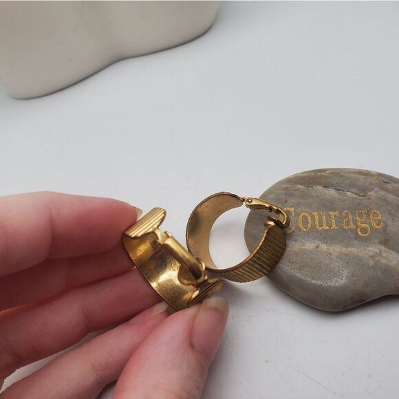 Hoop line patterned clip on earrings estate antique formal evening - Picture 4 of 4